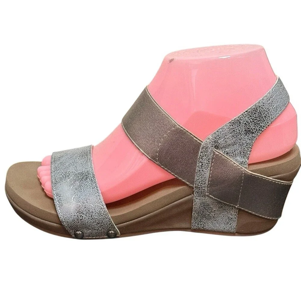 Boutique by Corkys Bandit Bronze Metallic Wedge Sandals Size 8 EUC